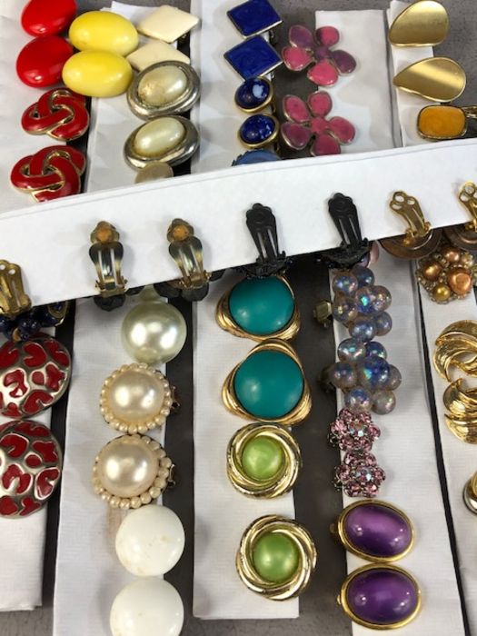 32 pairs of earrings various styles - Image 4 of 4
