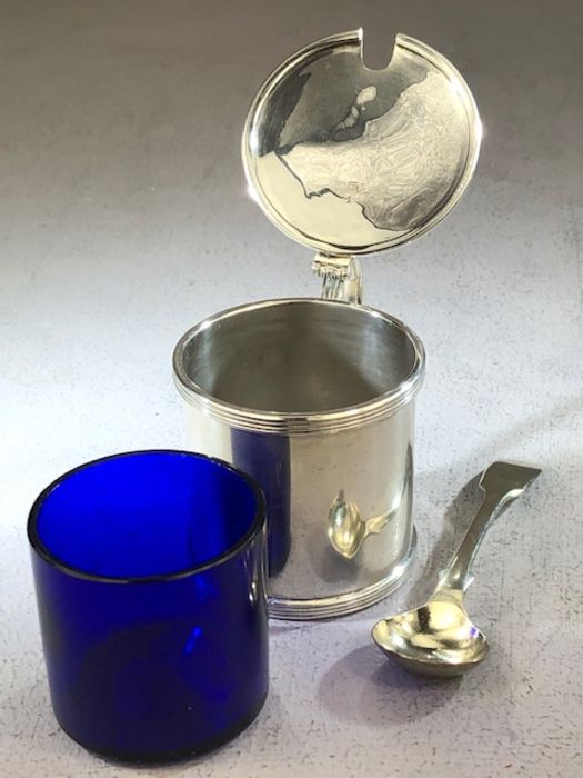 Hallmarked Silver mustard pot with blue glass liner Chester, maker Barker Brothers (Herbert Edward - Image 3 of 6
