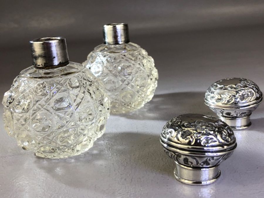 Pair of Silver topped Victorian scent bottles Hallmarked for London 1825 by maker J.B - Image 2 of 4