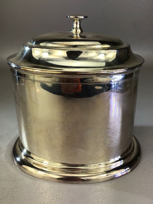 Oval Silver plated Biscuit barrel with lid stamped to base Claridge A (approx 16cm tall)