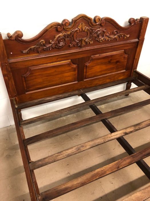Carved wooden bed frame, approx 160cm wide (A/F) - Image 4 of 5