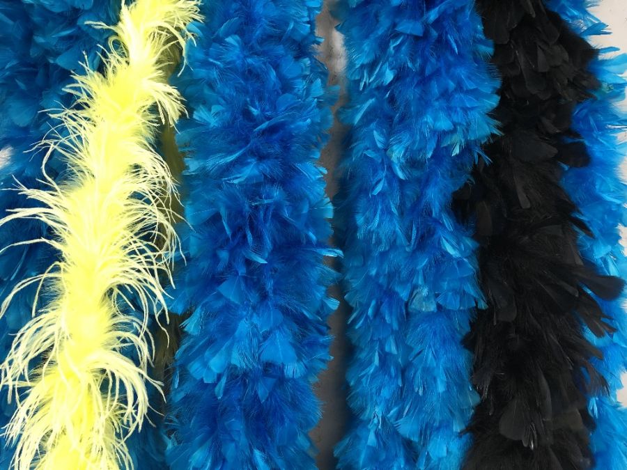 Costume / textile interest: Collection of six feather boas - Image 3 of 3