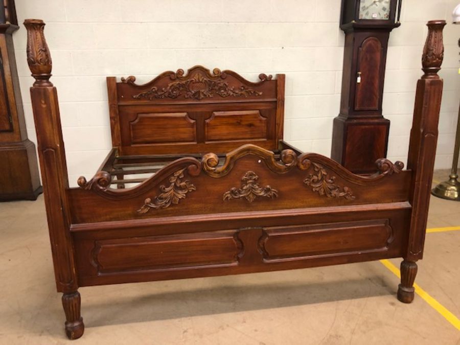 Carved wooden bed frame, approx 160cm wide (A/F) - Image 2 of 5