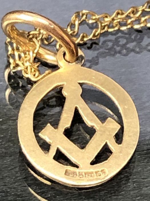 Fine 9ct Gold chain with hallmarked 9ct Masonic pendant total weight approx 2.6g - Image 3 of 3