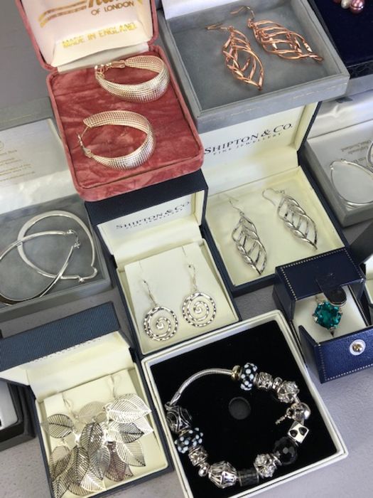 Collection of boxed modern 925 silver jewellery including a Pandora charm bracelet, approx 13 sets - Image 2 of 5