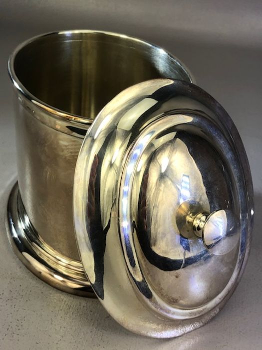 Oval Silver plated Biscuit barrel with lid stamped to base Claridge A (approx 16cm tall) - Image 3 of 5
