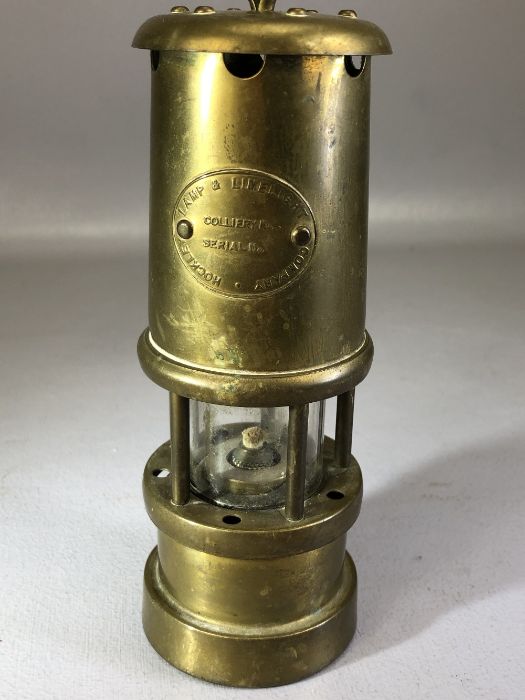 Brass miner's lamp by the Lamp & Limelight Company, Hockley, approx 17cm in height (excluding hook) - Image 3 of 5