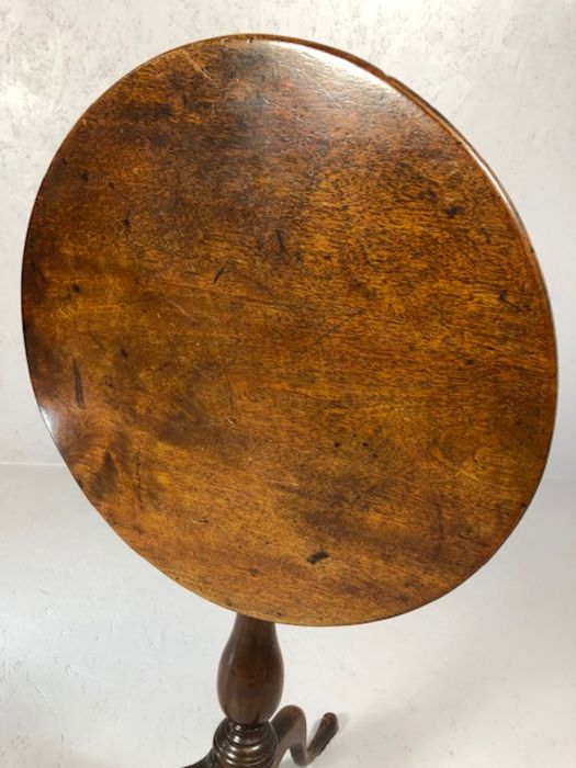 Antique Tilt Top Oak wine table on tripod splayed feet - Image 5 of 5