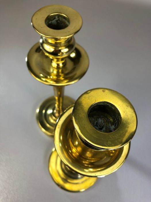 Pair of Arts and Crafts brass candlesticks with weighted bases, approx 22cm in height - Image 4 of 4