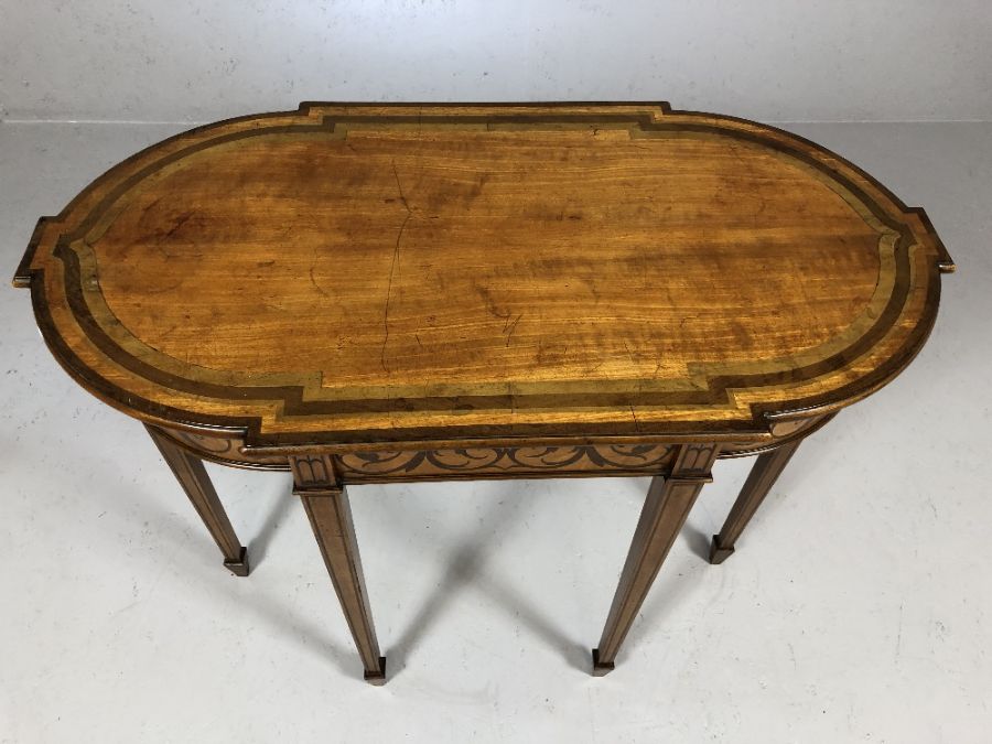 Inlaid occasional table of oval form with inlaid and six tapering legs, approx 81cm x 42cm x 69cm - Image 2 of 7