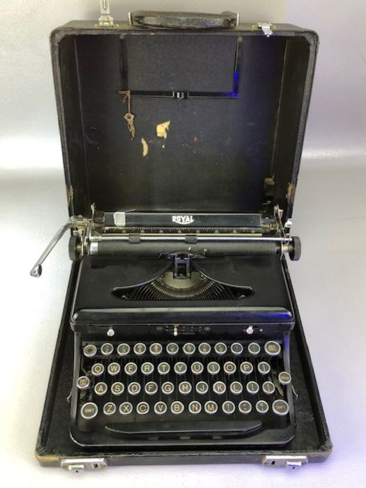 Vintage 'Royal' portable typewriter in case