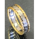 Two colour 18ct gold ring with diamond design approx size 'O' approx 3.9g