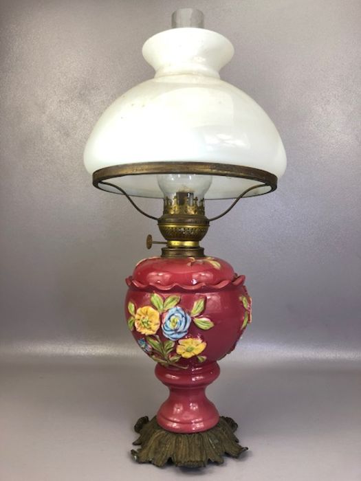 Victorian brass and ceramic oil lamp with floral design, metal foliate base, opalescent shade and - Image 5 of 5