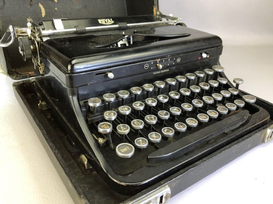 Vintage 'Royal' portable typewriter in case - Image 4 of 6