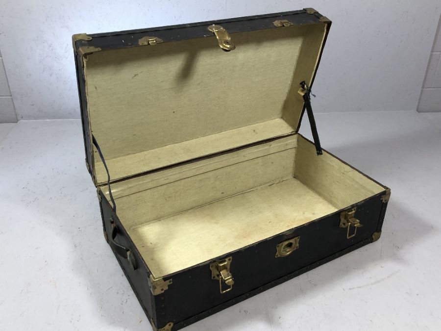 Good quality vintage metal and brass bound trunk, approx 91cm x 53cm x 35cm tall - Image 4 of 4