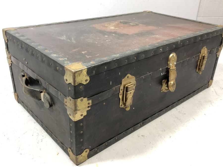Good quality vintage metal and brass bound trunk, approx 91cm x 53cm x 35cm tall - Image 3 of 4