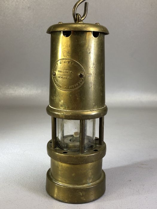 Brass miner's lamp by the Lamp & Limelight Company, Hockley, approx 17cm in height (excluding hook) - Image 2 of 5