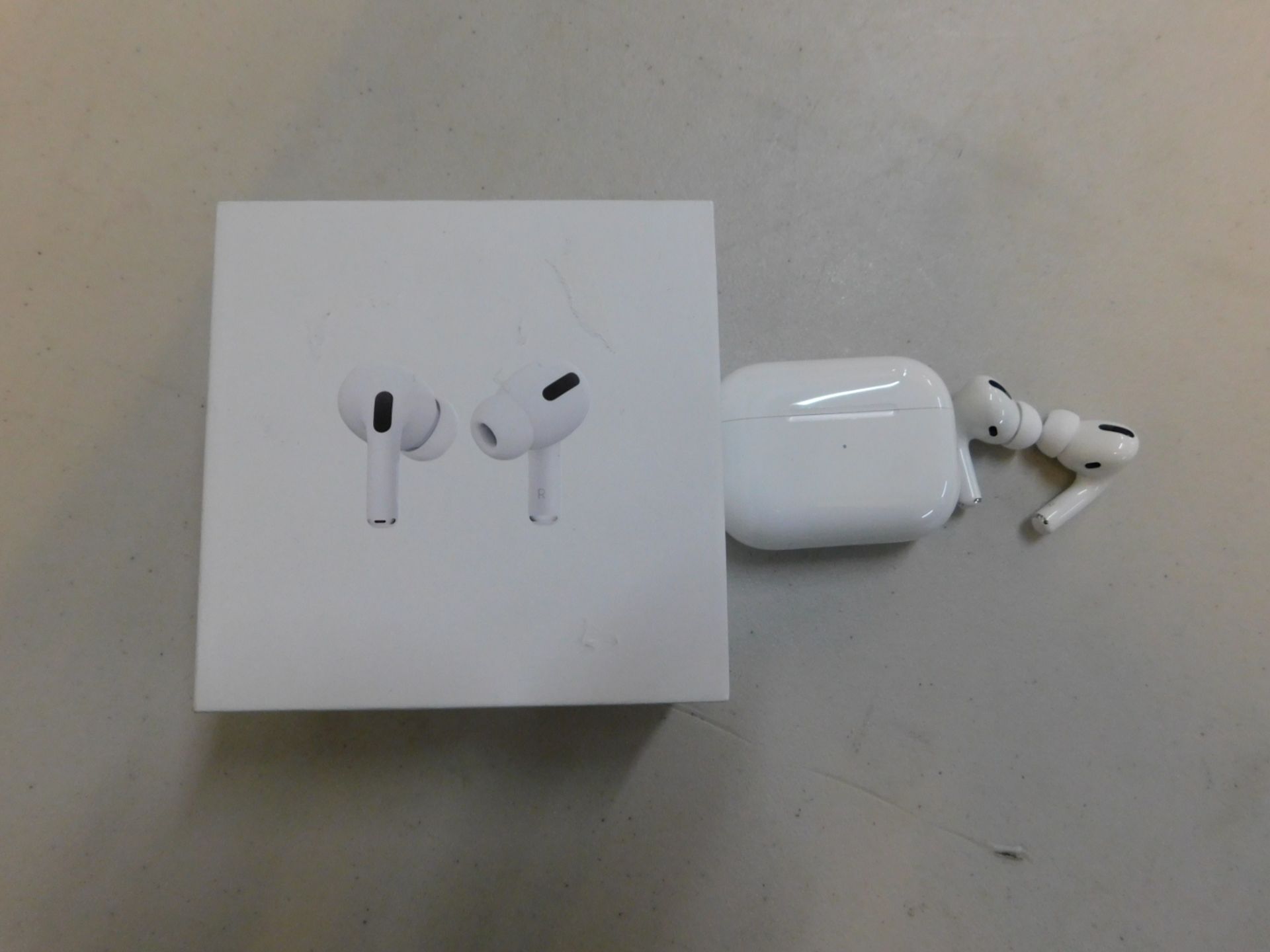 1 BOXED PAIR OF APPLE AIRPODS PRO BLUETOOTH EARPHONES WITH WIRELESS CHARGING CASE RRP Â£229.99