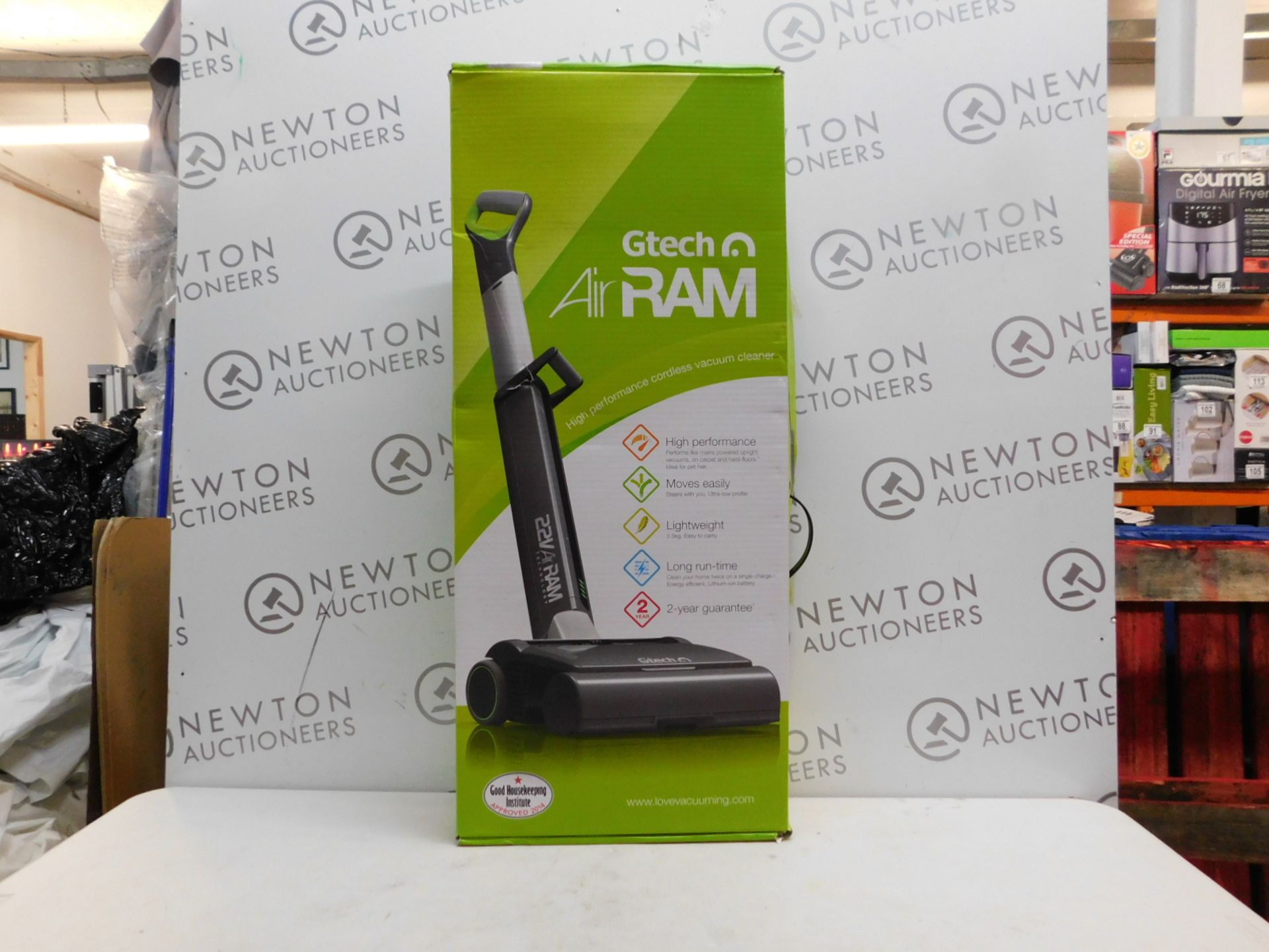 1 BOXED GTECH 22V AIR RAM CORDLESS VACUUM CLEANER WITH CHARGER RRP Â£249