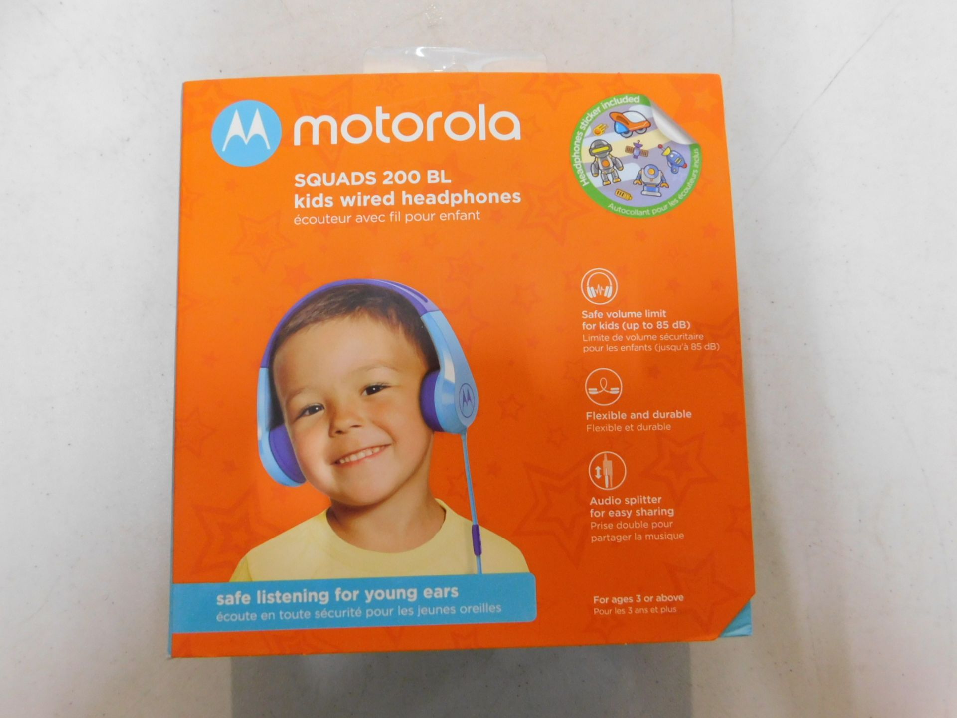 1 BOXED MOTOROLA SQUADS 200 KIDS BOYS WIRED HEADPHONES RRP Â£19.99