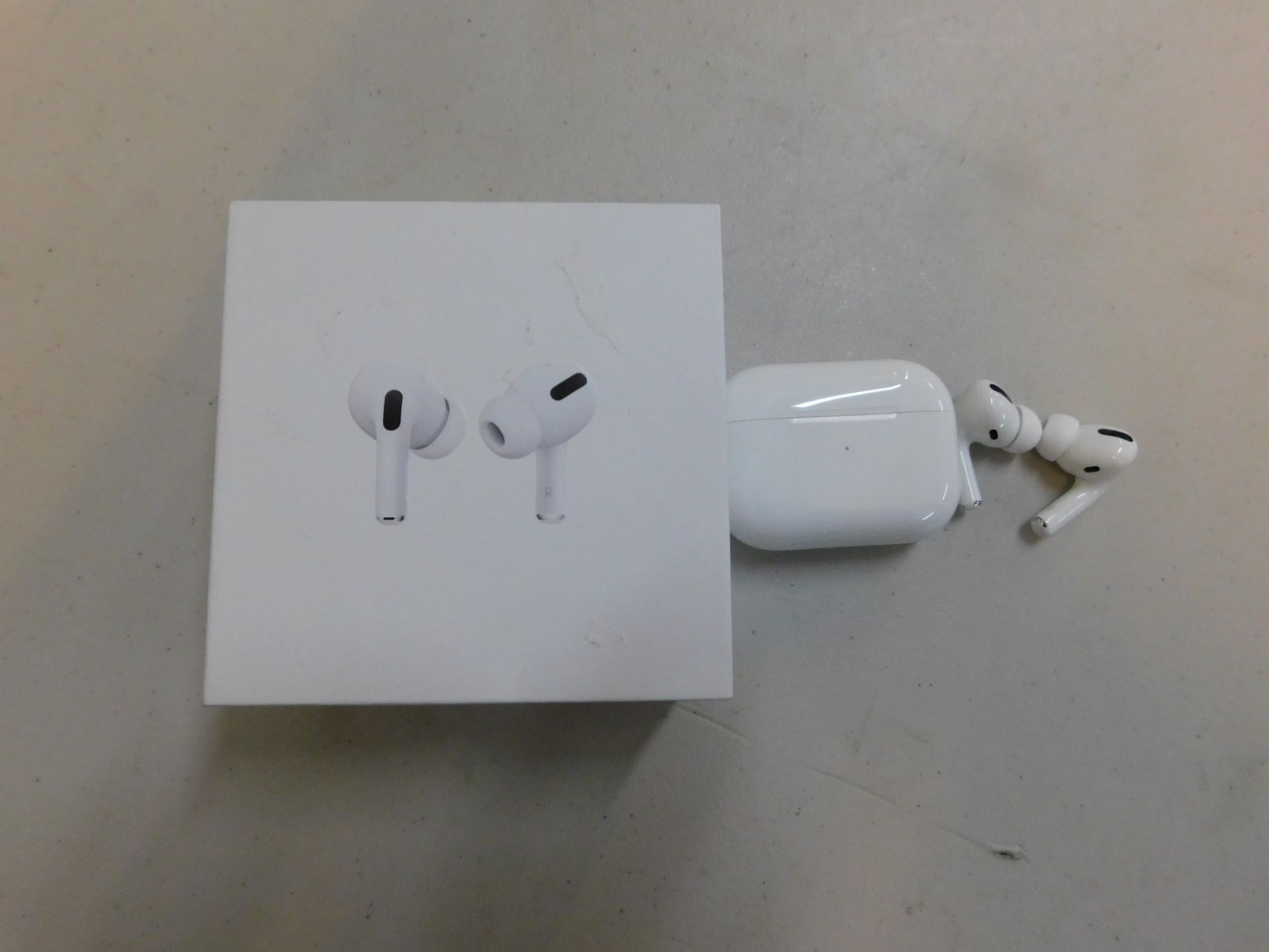 1 BOXED PAIR OF APPLE AIRPODS PRO BLUETOOTH EARPHONES WITH WIRELESS CHARGING CASE RRP Â£229.99