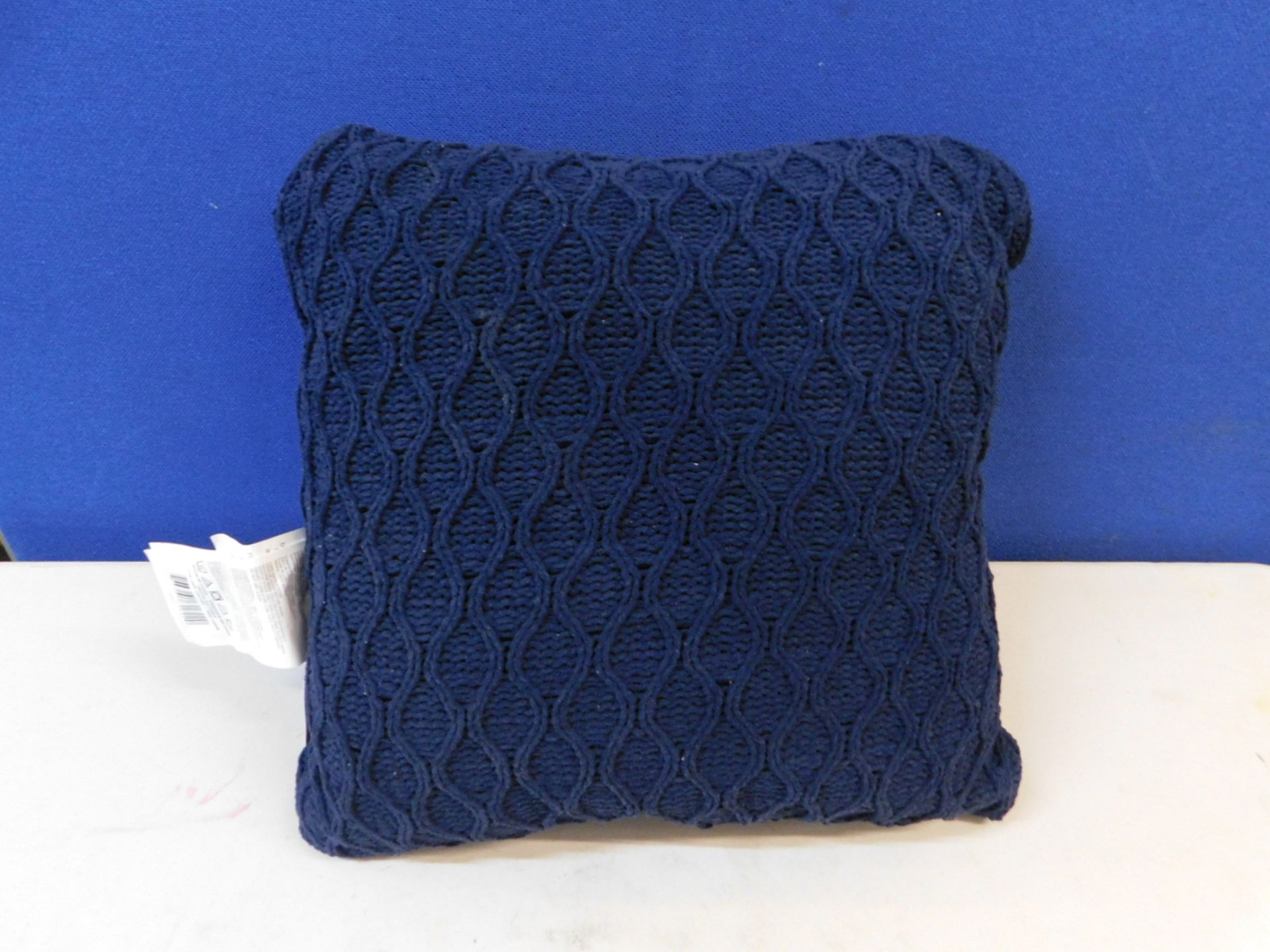 1 MON CHATEAU LARGE FABRIC PATTERED CUSHION RRP Â£29.99