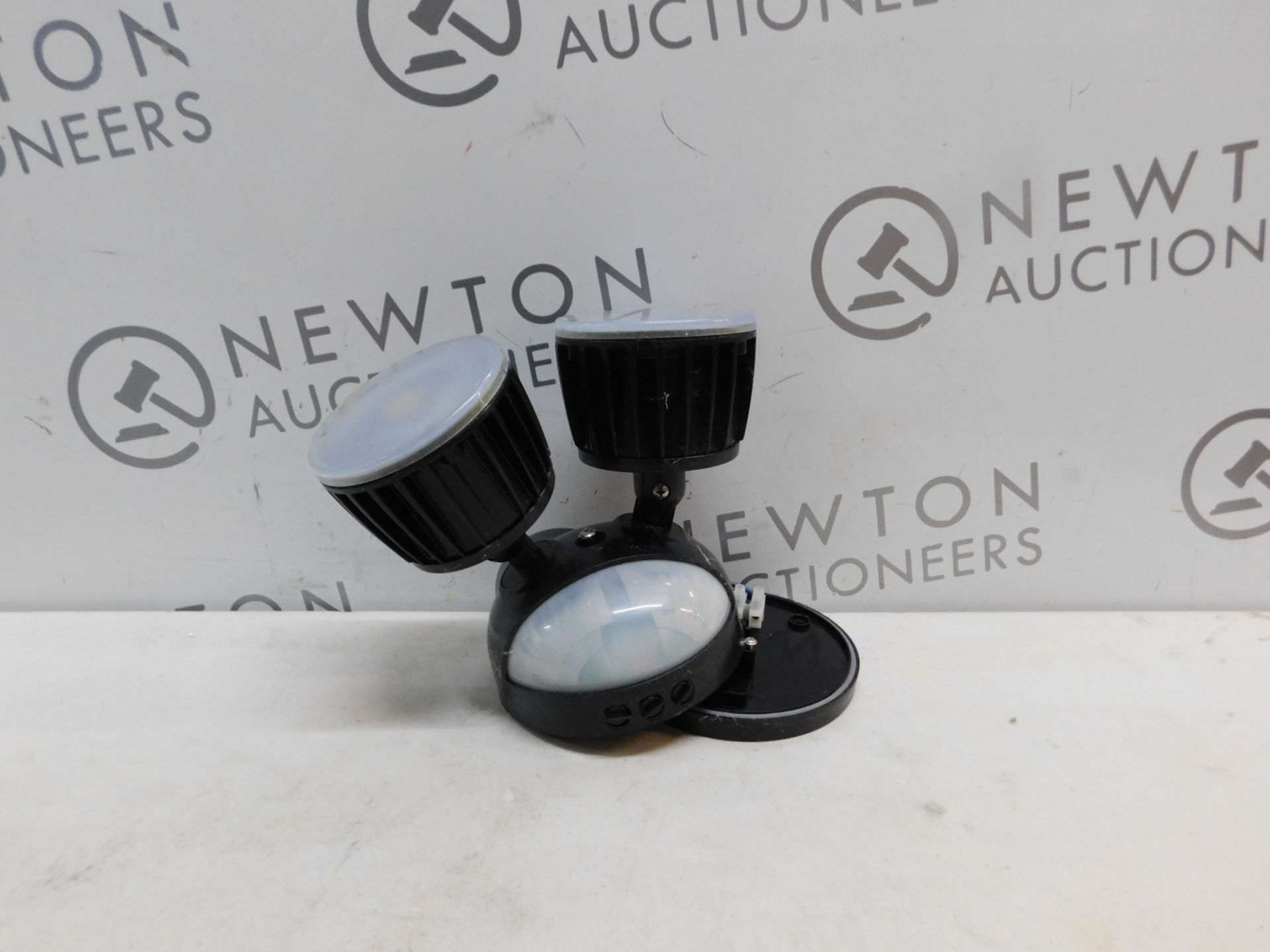 1 NIGHTWATCHER MOTION ACTIVATED SECURITY LIGHT RRP Â£89.99