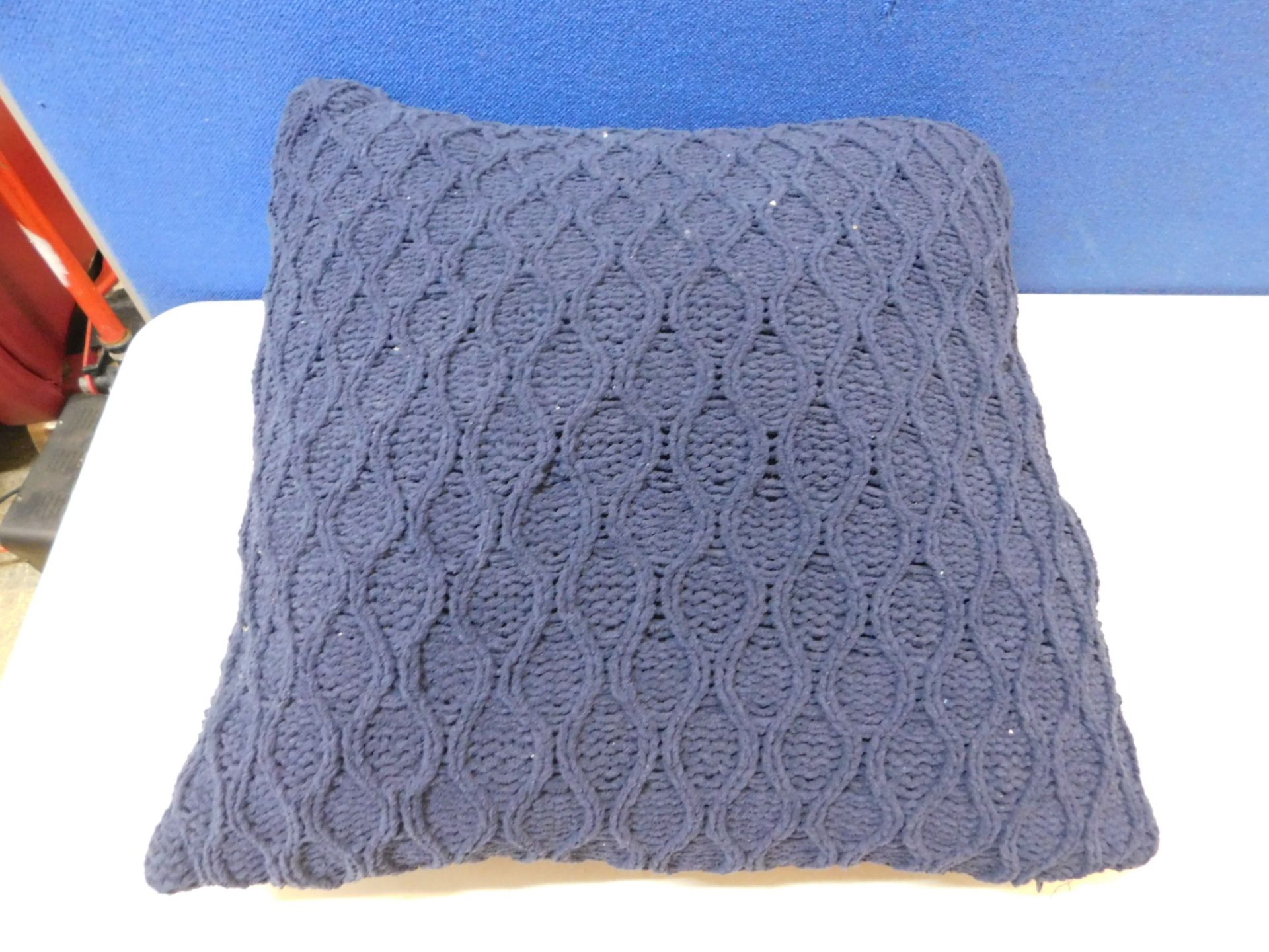 1 MON CHATEAU LARGE FABRIC PATTERED CUSHION RRP Â£29.99