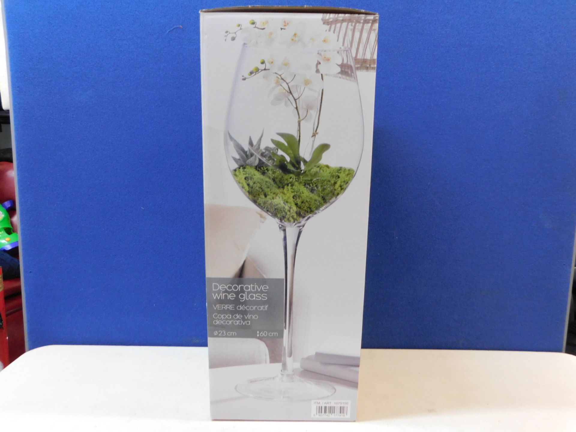 1 BOXED DECORATIVE WINE GLASS 60CM TALL RRP Â£99