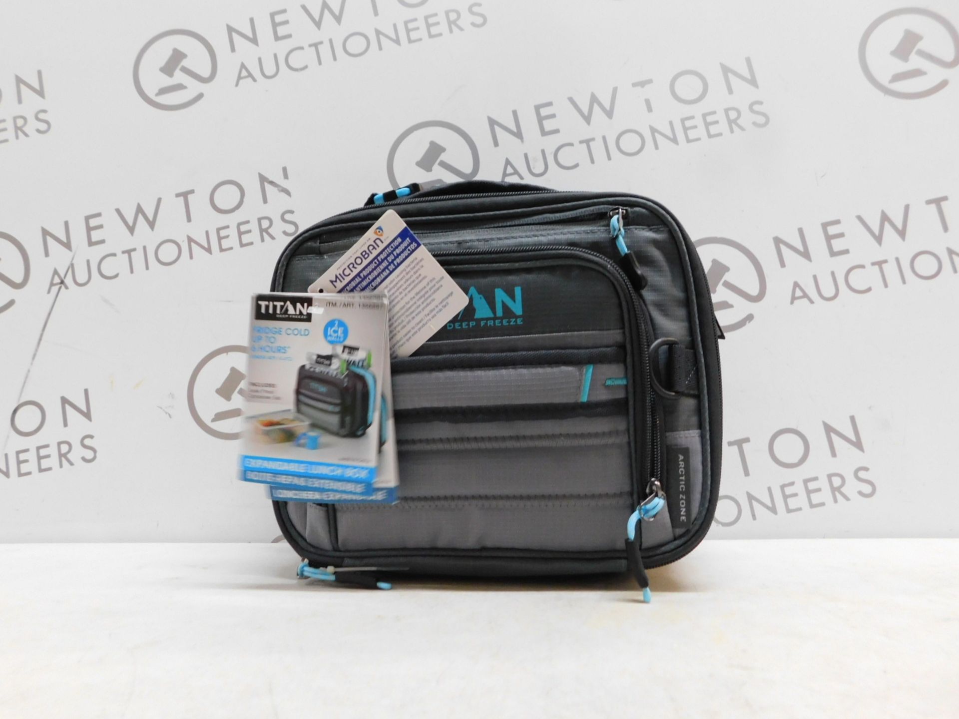 1 TITAN EXPANDABLE LUNCH BOX WITH 2 ICE WALLS RRP Â£39
