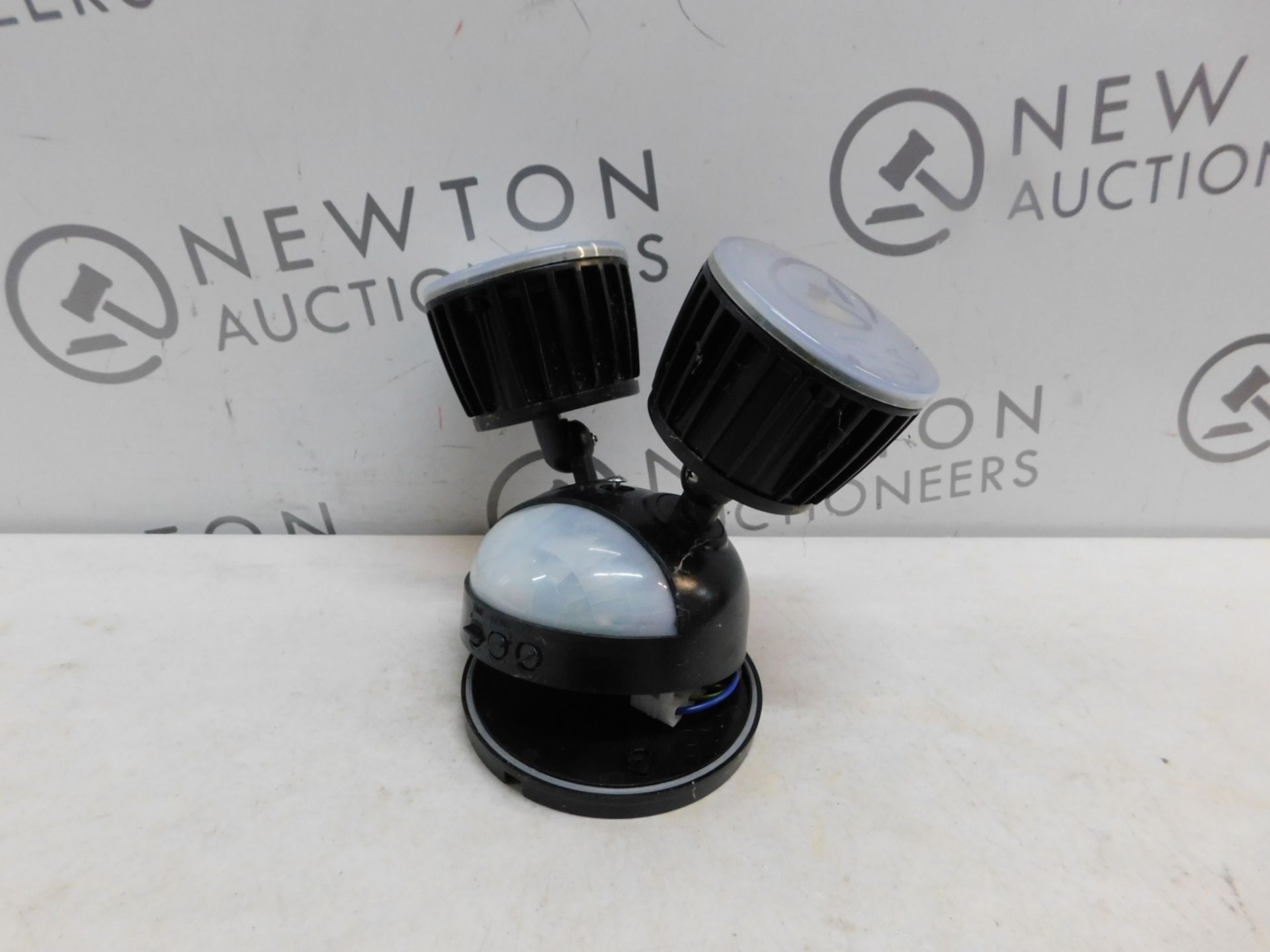 1 NIGHTWATCHER MOTION ACTIVATED SECURITY LIGHT RRP Â£89.99