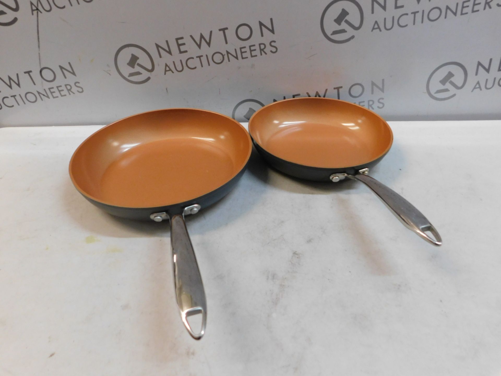 1 SET OF 2 GOTHAM STEEL PRO NON-STICK TITANIUM FRYING PANS RRP Â£39.99