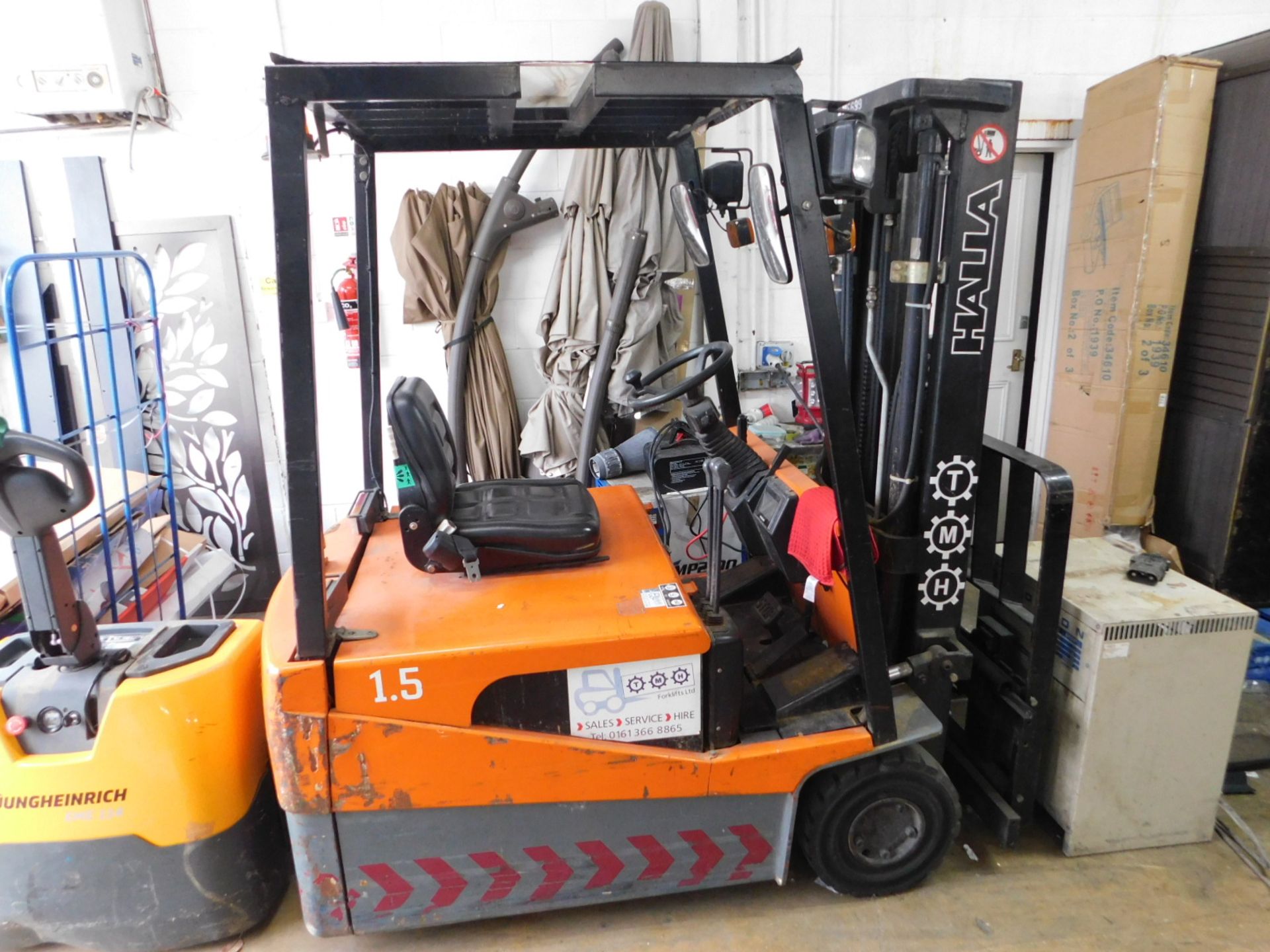 1 HALLA 1.5 TON ELECTRIC FORKLIFT TRUCK WITH SIDE SHIFT (BATTERIES NEED ATTENTION)