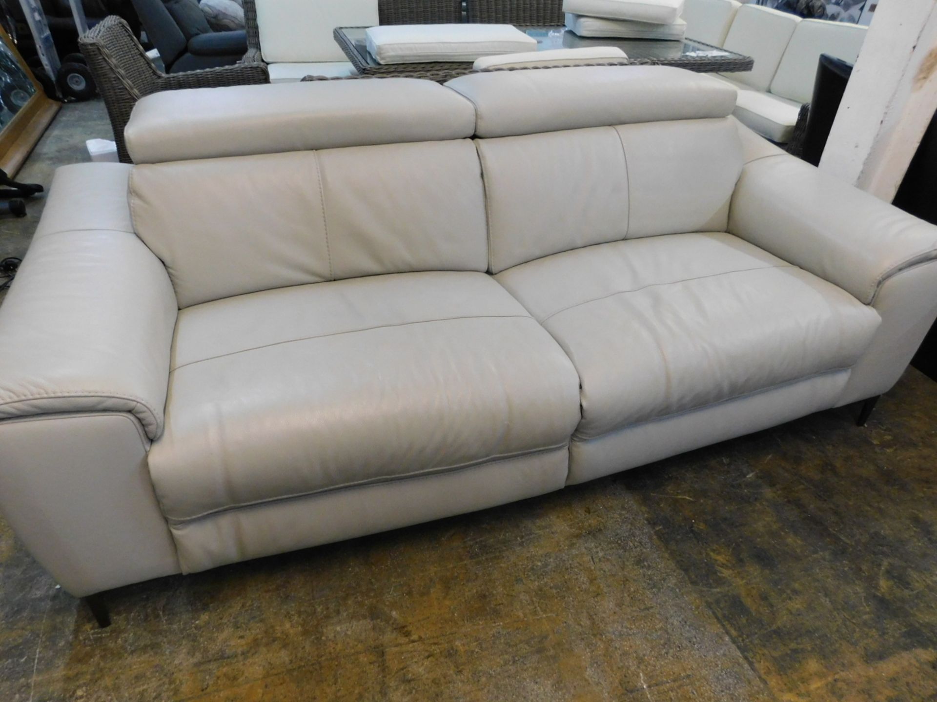 1 KUKA WARREN 3 SEATER LIGHT GREY LEATHER POWER RECLINING SOFA RRP Â£1299 (WORKING)