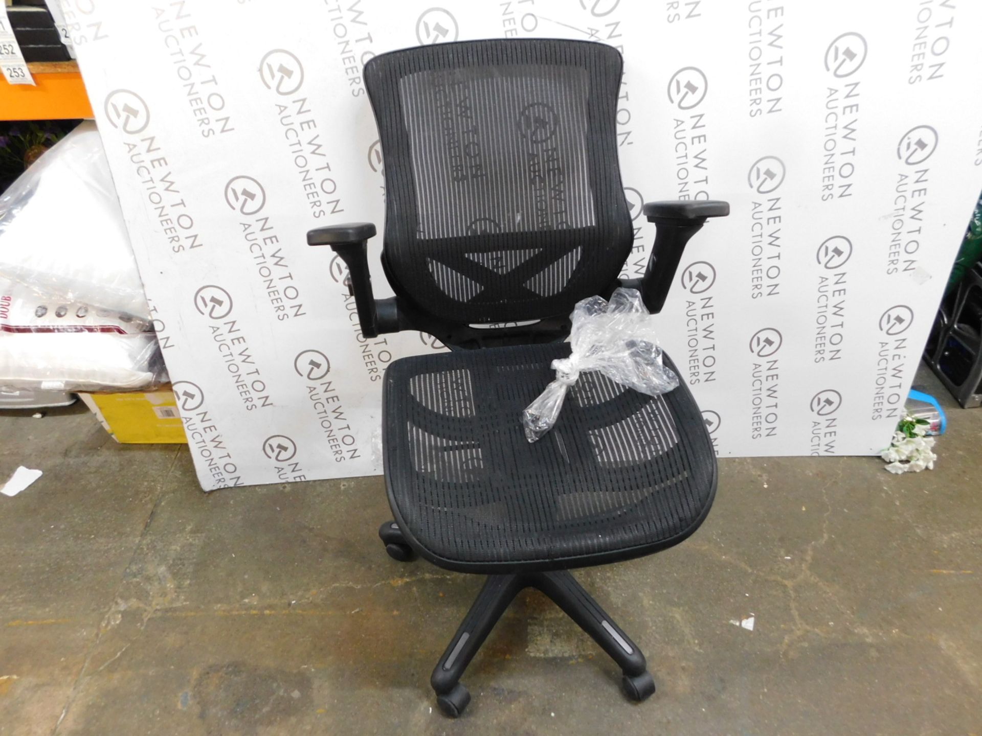 1 BAYSIDE FURNISHINGS METREX BLACK MESH OFFICE CHAIR RRP Â£129.99 (MISSING NUTS FOR BACK REST)