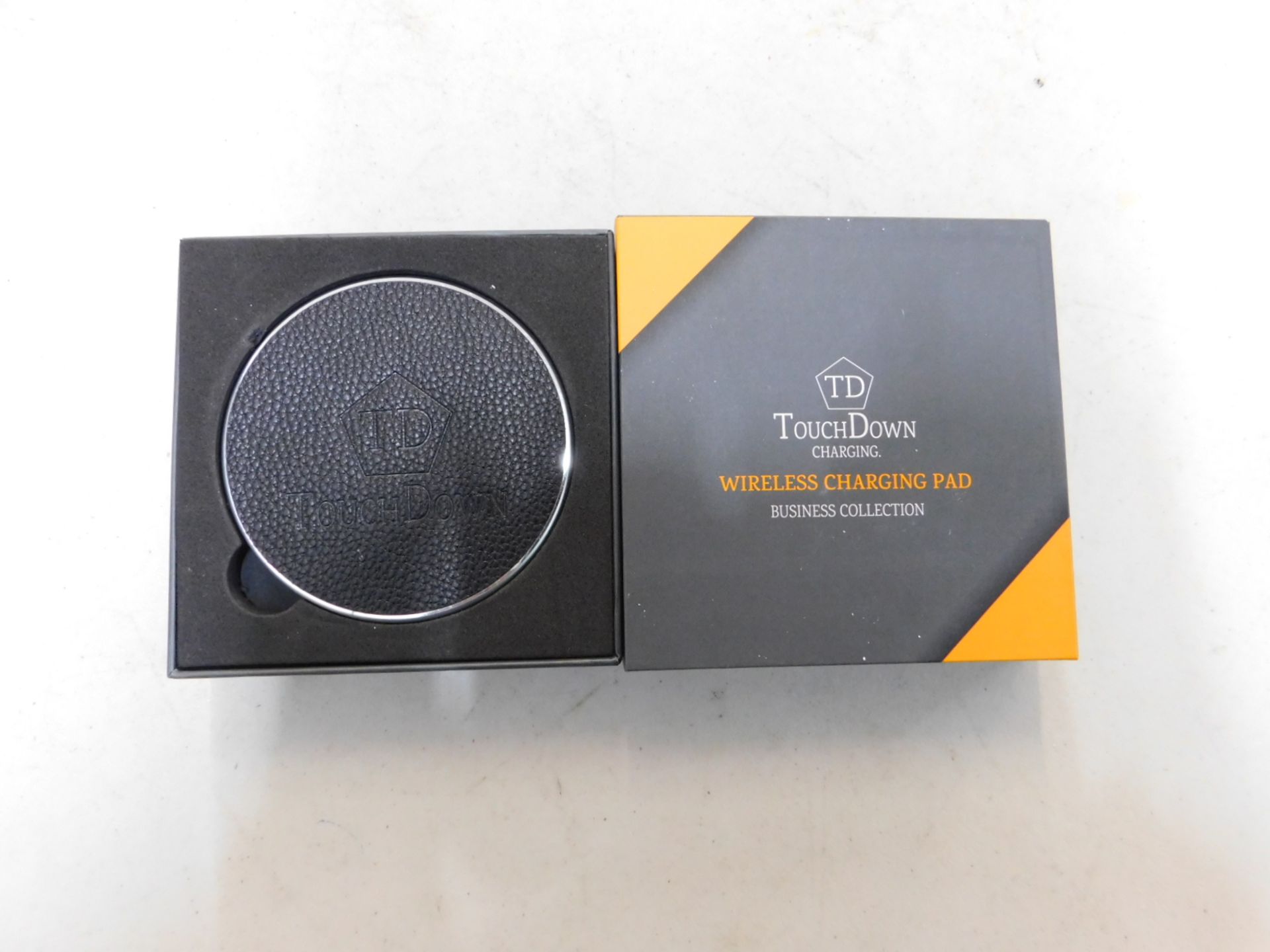 1 BOXED TOUCHDOWN WIRELESS CHARGING PAD RRP Â£29.99