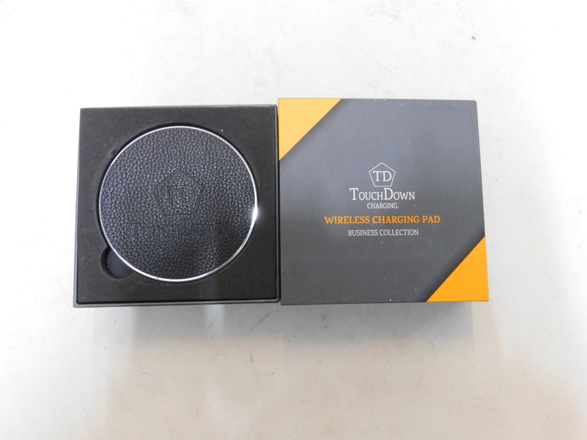 1 BOXED TOUCHDOWN WIRELESS CHARGING PAD RRP Â£29.99