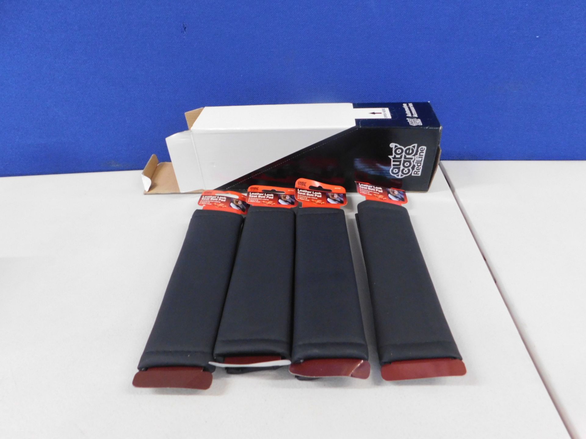 1 BRAND NEW BOXED SET OF 4 AUTOCARE LEATHER LOOK SEAT BELT PADS RRP Â£29
