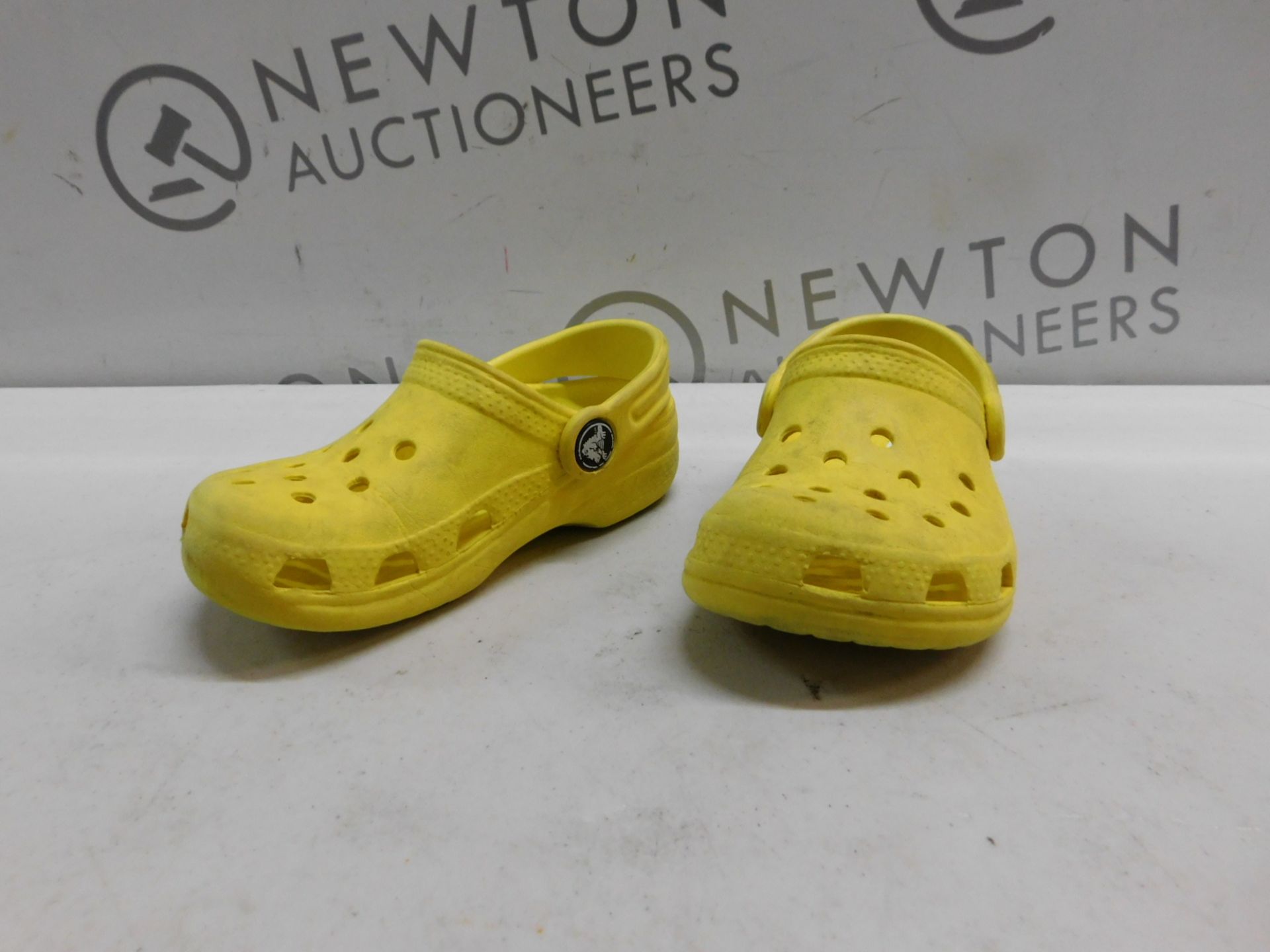 1 PAIR OF CROCS CHILDREN'S CROCBAND CLOGS SIZE 8-9 RRP Â£29