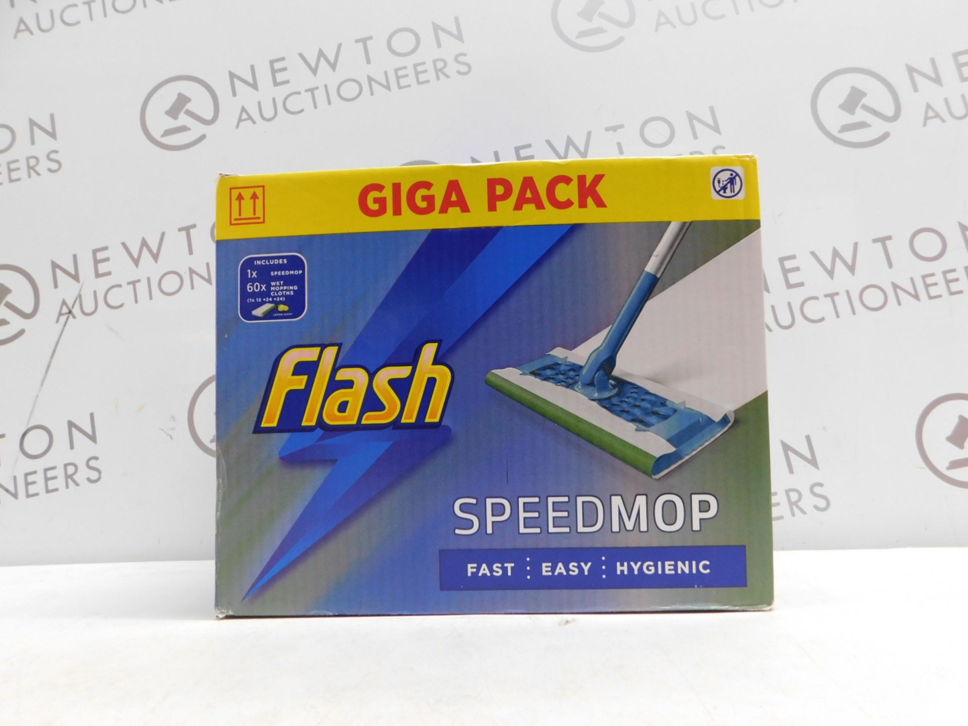 1 BOXED FLASH SPEEDMOP GIGA PACK WITH WET MOPPING CLOTHS RRP Â£44.99