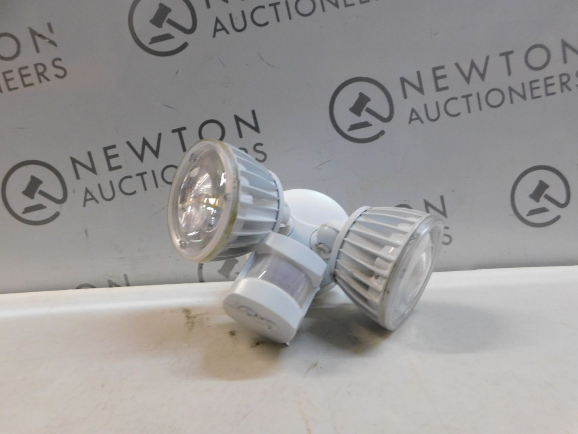 1 NIGHTWATCHER MOTION ACTIVATED SECURITY LIGHT RRP Â£89.99