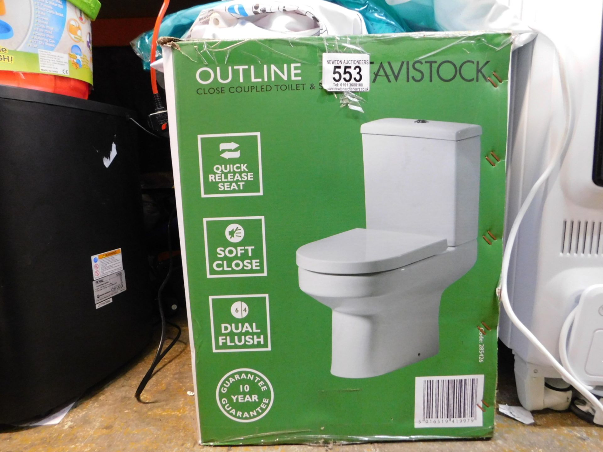 1 BOXED TAVISTOCK OUTLINE CLOSE COUPLED TOILET RRP Â£299 (REAR OF TOILET CHIPPED)