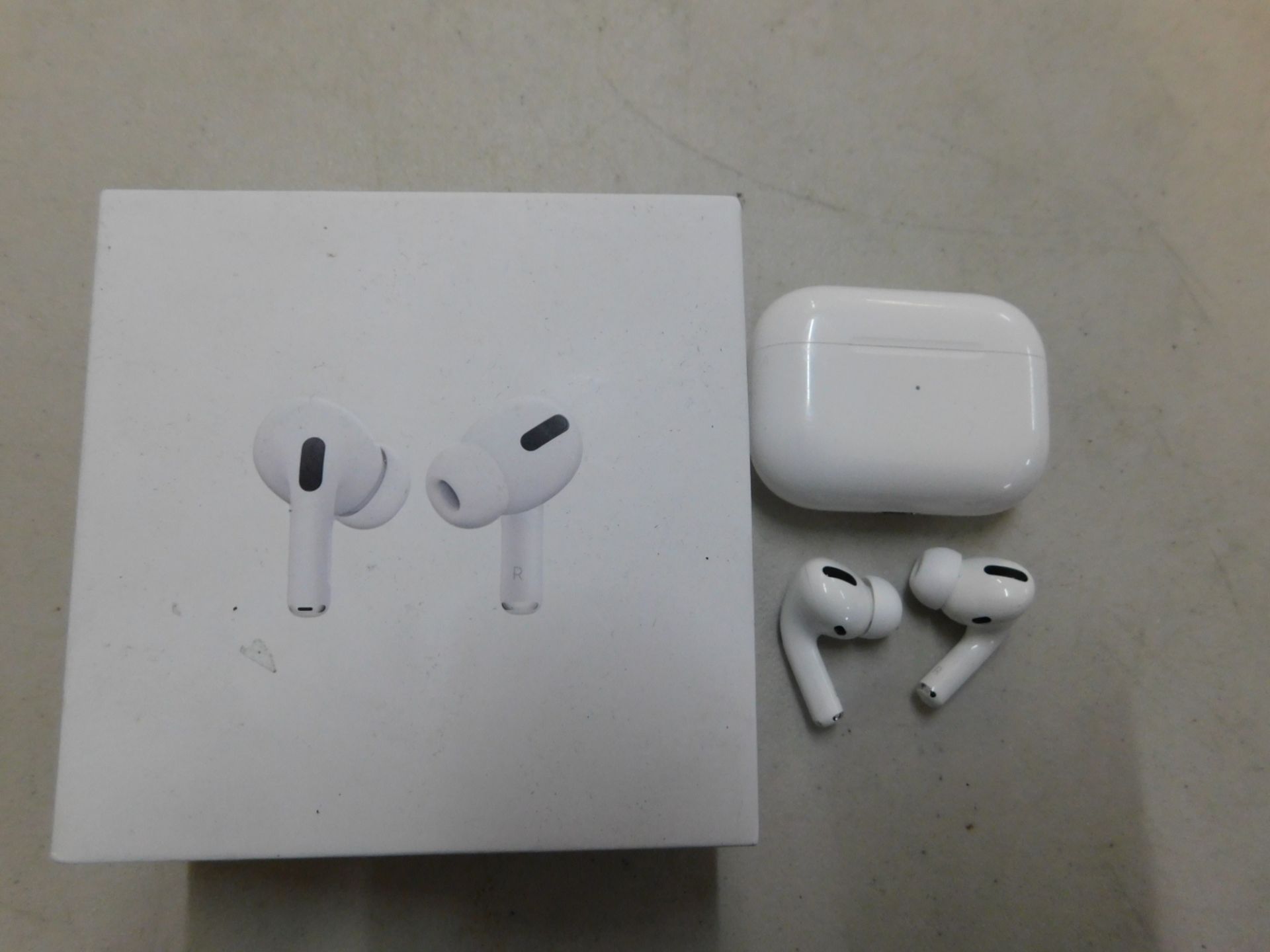 1 BOXED PAIR OF APPLE AIRPODS PRO BLUETOOTH EARPHONES WITH WIRELESS CHARGING CASE RRP Â£239.99