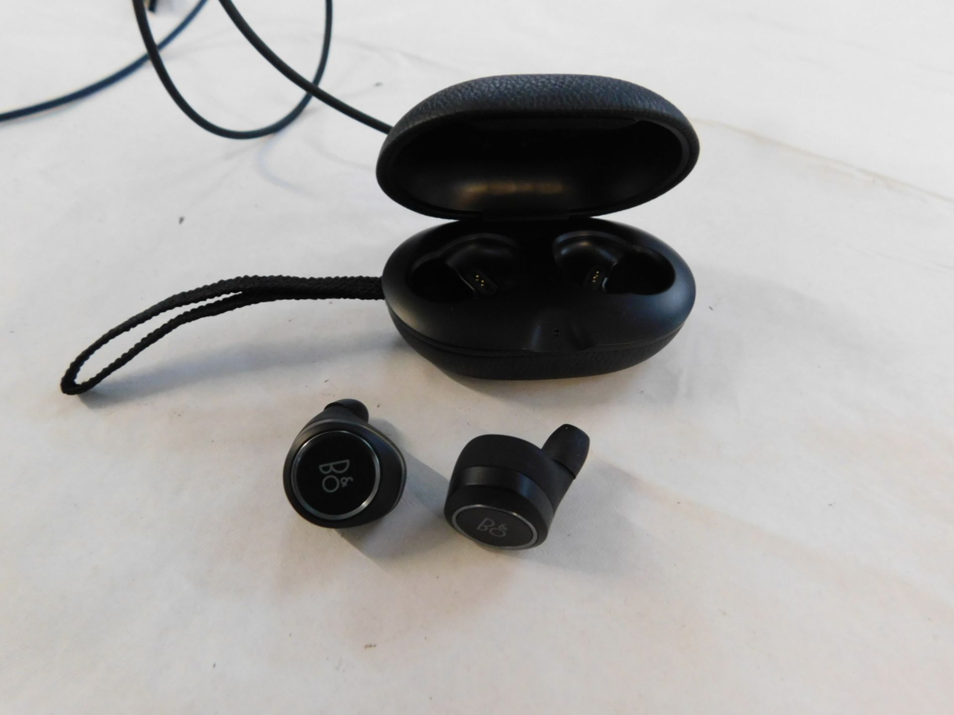 1 BANG AND OLUFSEN E8 TRUE WIRELESS BLUETOOTH EARPHONES RRP Â£299