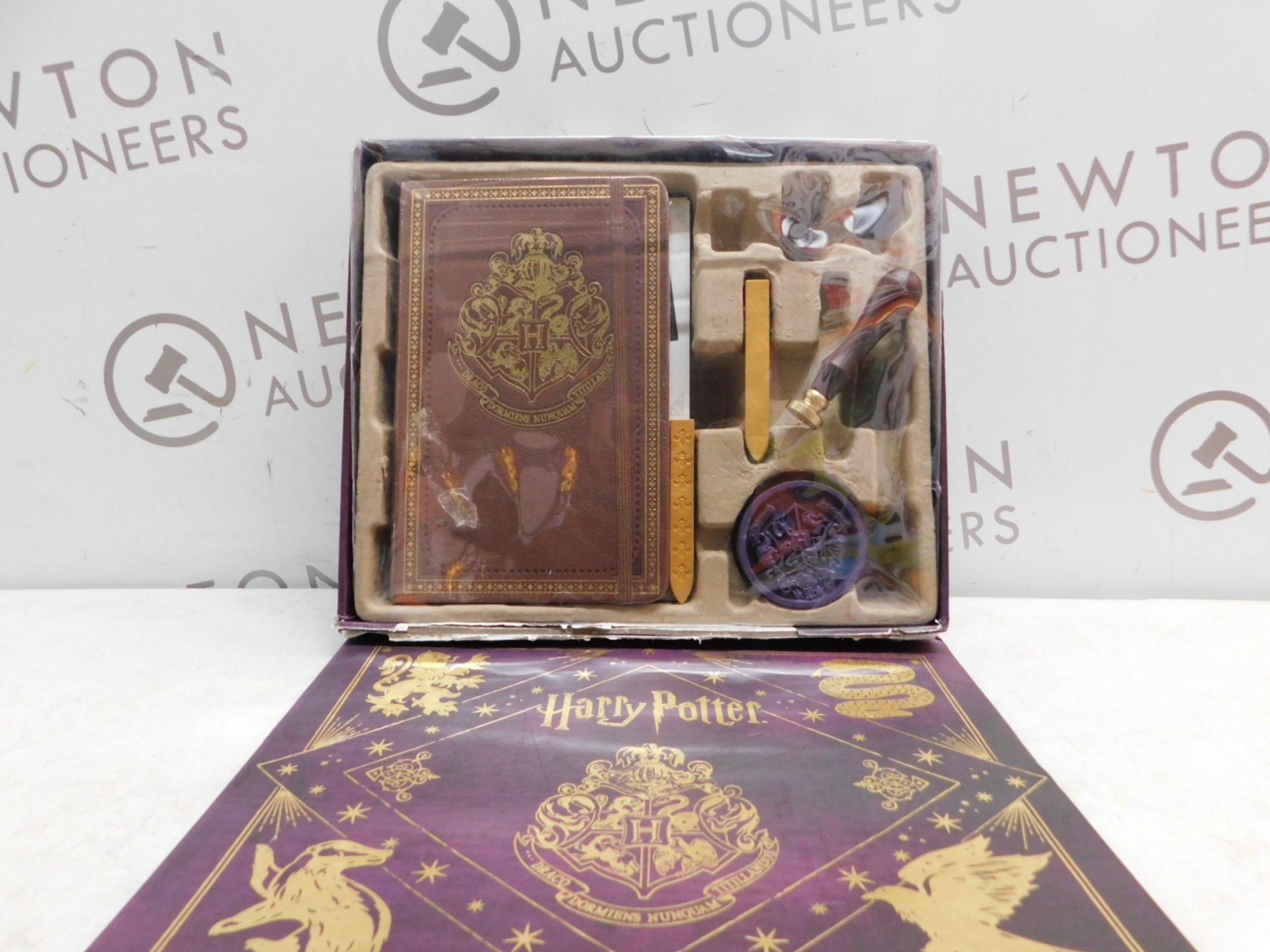 1 BOXED HARRY POTTER HOGWARTS DELUXE STATIONERY SET RRP Â£25