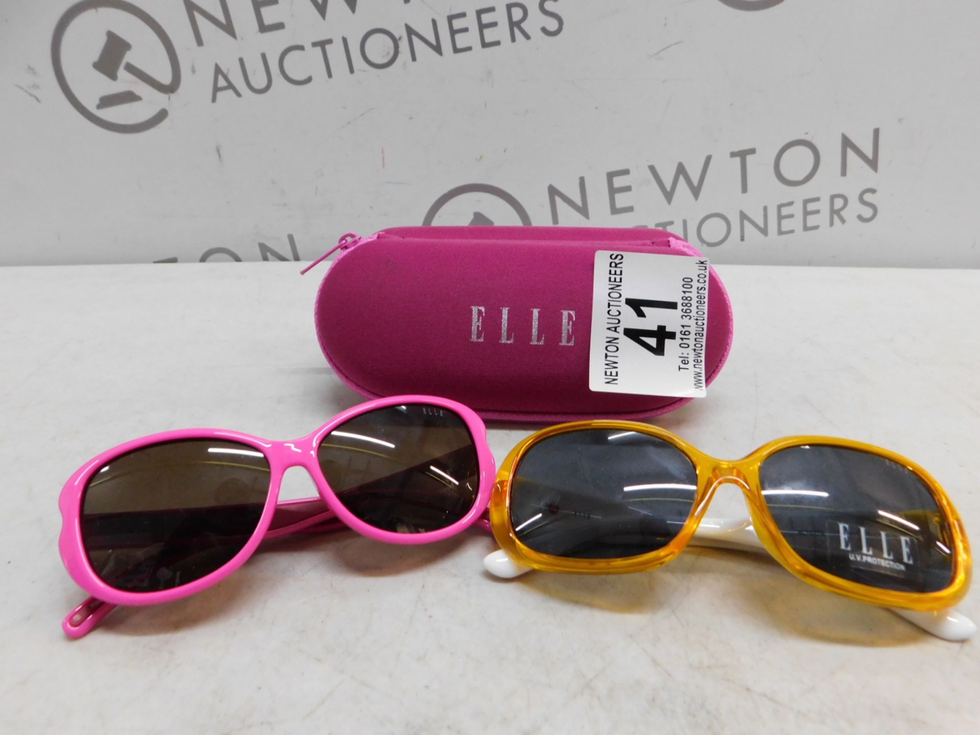 1 GIRLS ELLE SUN GLASSES WITH CASE RRP Â£19.99