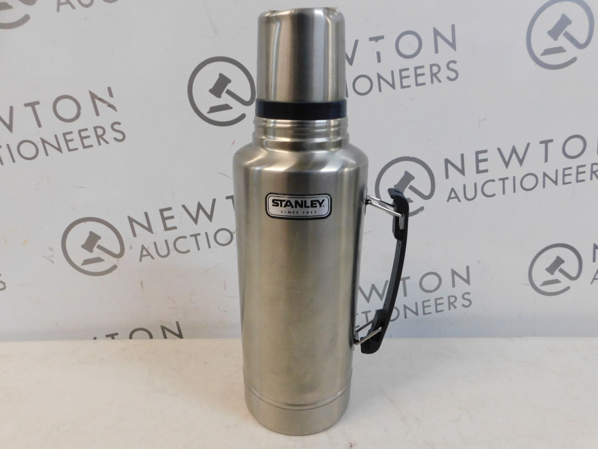 1 STANLEY VACUUM EXTRA LARGE STAINLESS STEEL FLASK 1.9L RRP Â£34.99