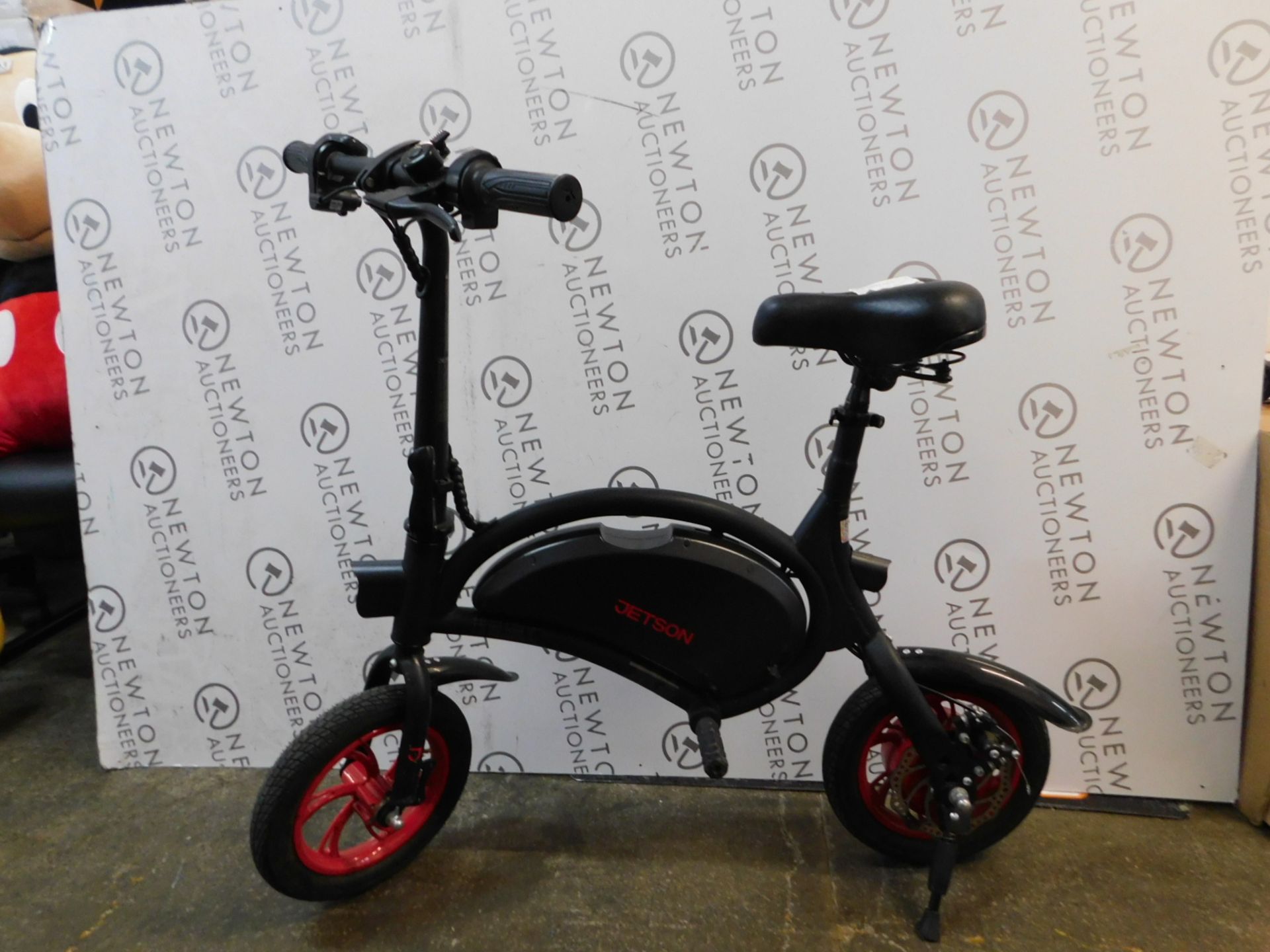 1 JETSON BOLT FOLDING ELECTRIC RIDE-ON SCOOTER RRP Â£399 (NO CHARGER)
