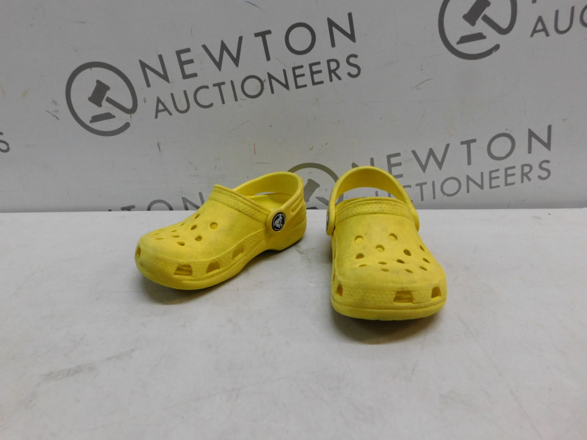 1 PAIR OF CROCS CHILDREN'S CROCBAND CLOGS SIZE 8-9 RRP Â£29.99