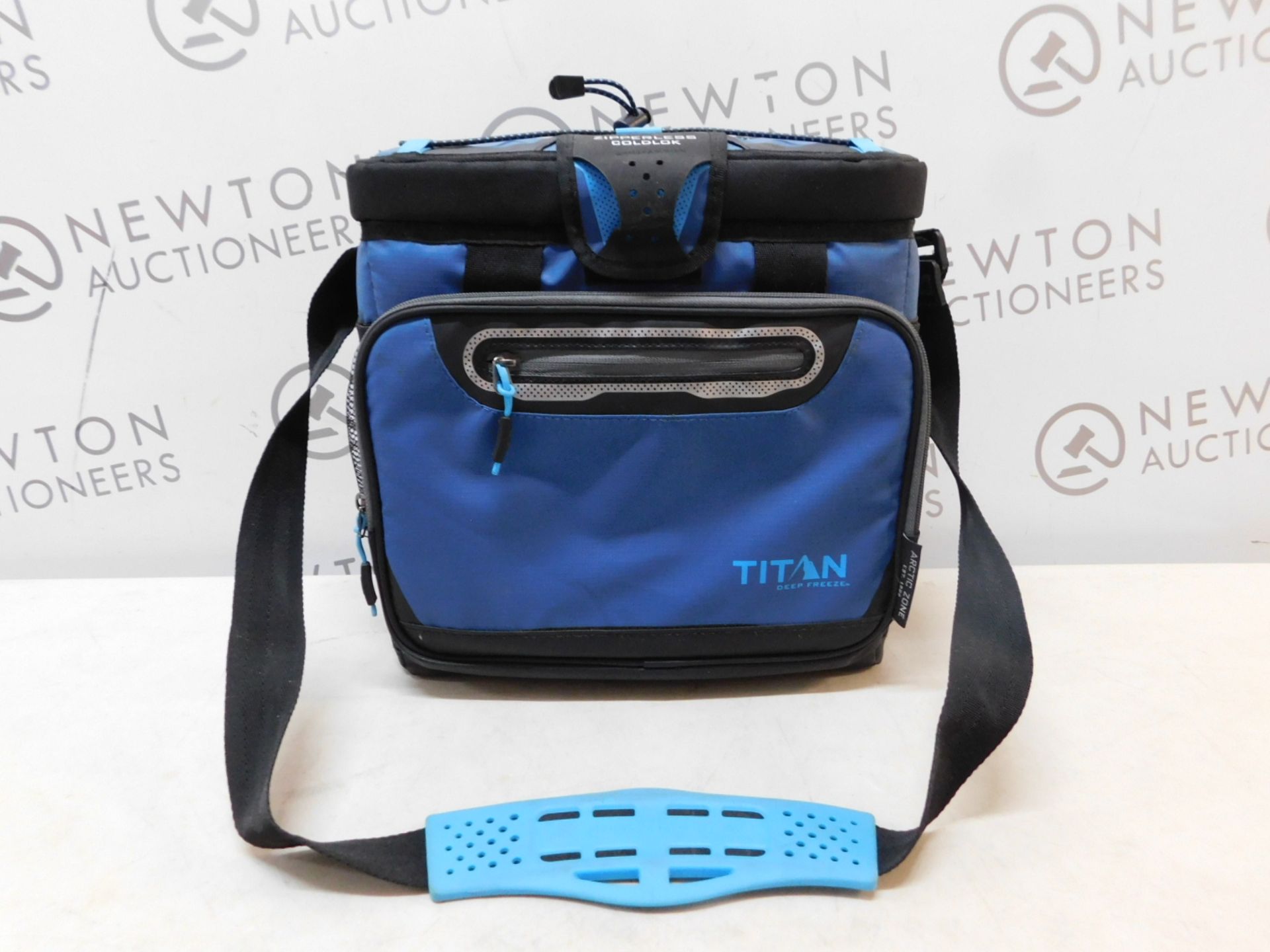 1 ARCTIC ZONE TITAN ZIPPERLESS COOLER BAG RRP Â£89